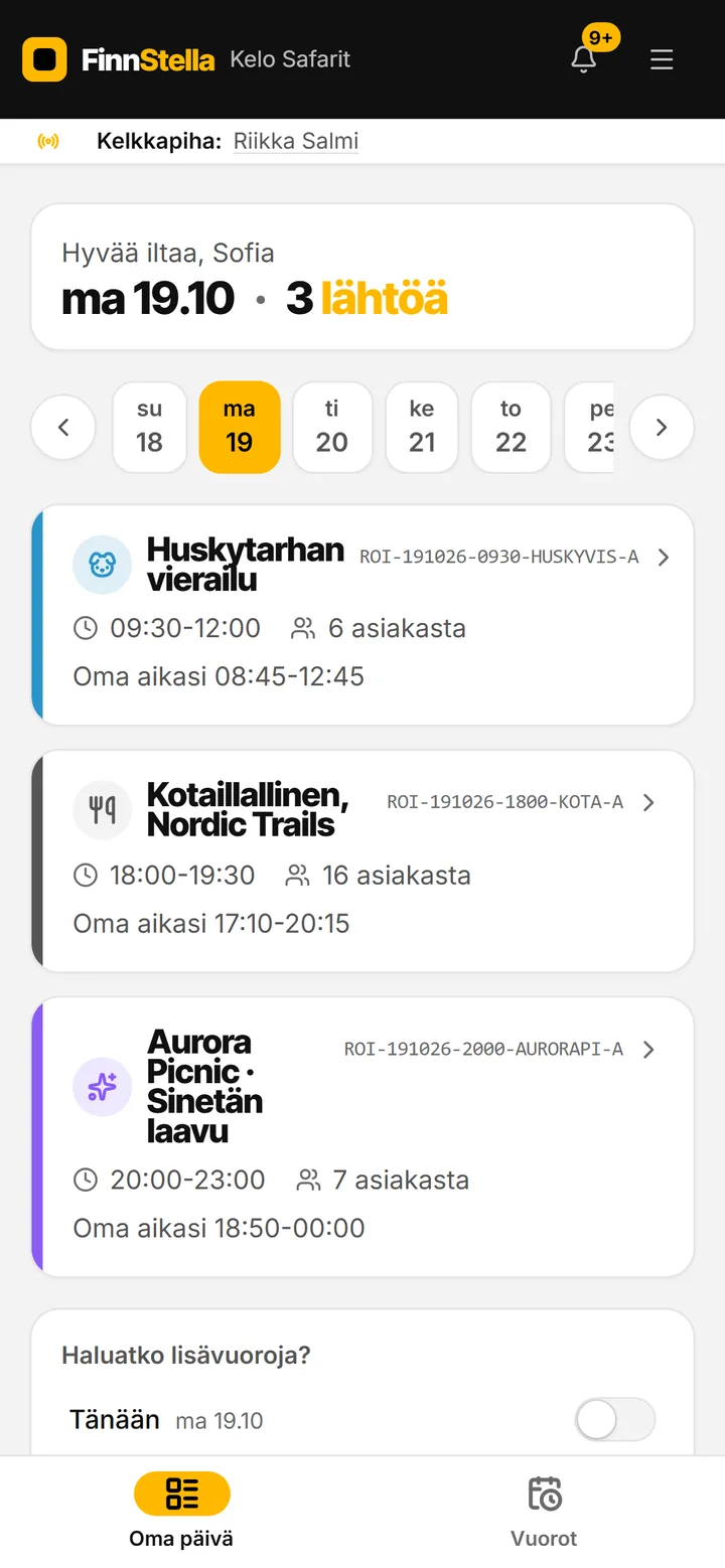 FinnStellan oppaan sovellus puhelimessa: Oma päivä -näkymä, päivän kolme lähtöä ja työajat